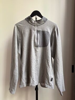 Mountain Hardwear Men's Light Gray Half-Zip Pullover with Chest Pocket